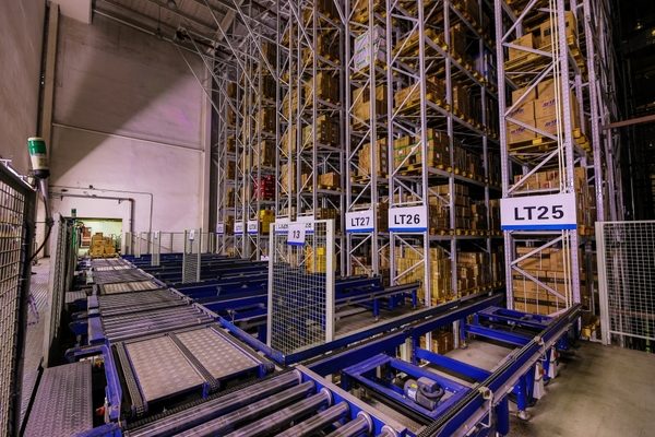 AI-Driven Warehouse Automation: Transforming Efficiency and Productivity in Supply Chains