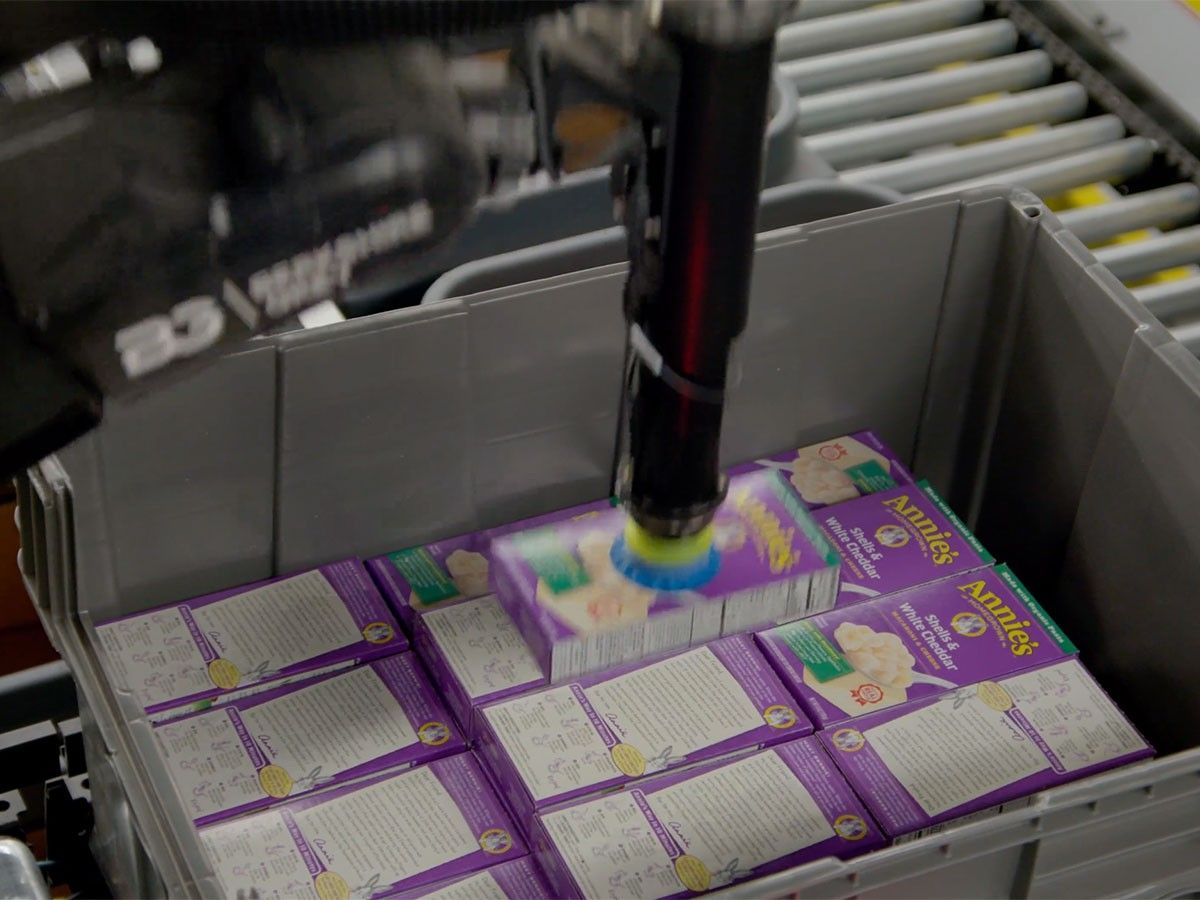 Boxes of food on robotic picking system