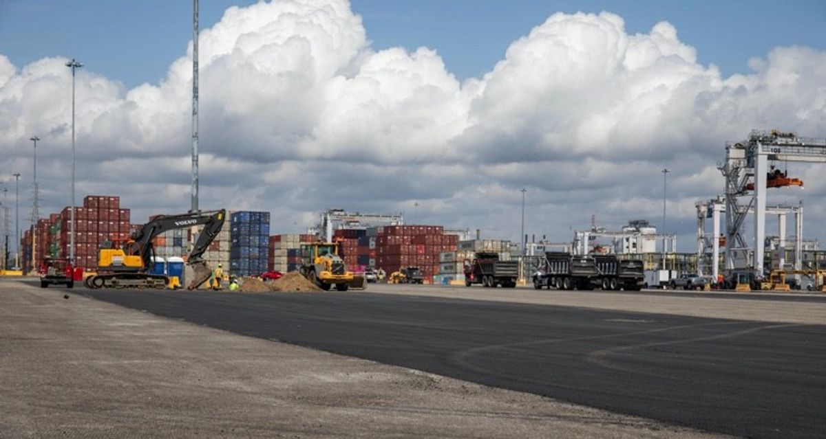 Georgia ports containers