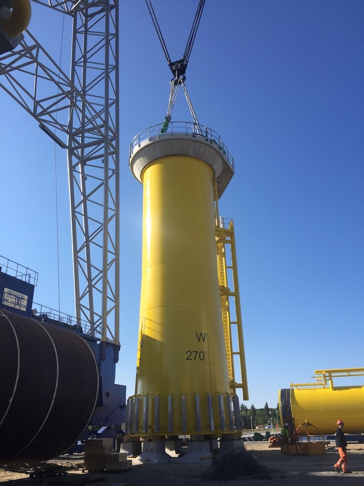 Modulift Spreader Beam Lifts 380t Towers for Offshore Project