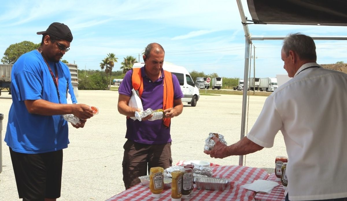 Port Manatee truckers get ministry, free lunch