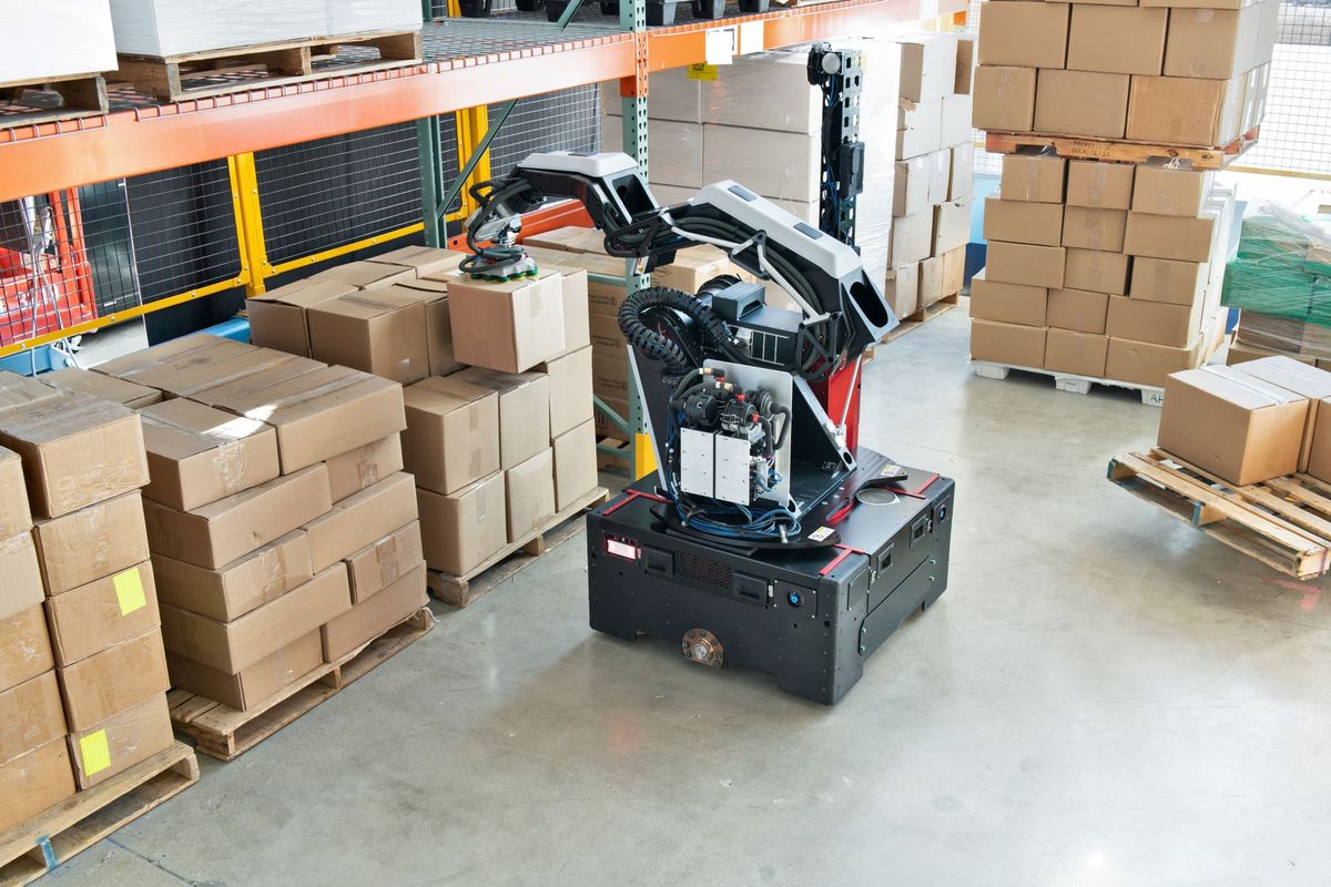 Boston Dynamics trials box-lifting robot for unloading trucks