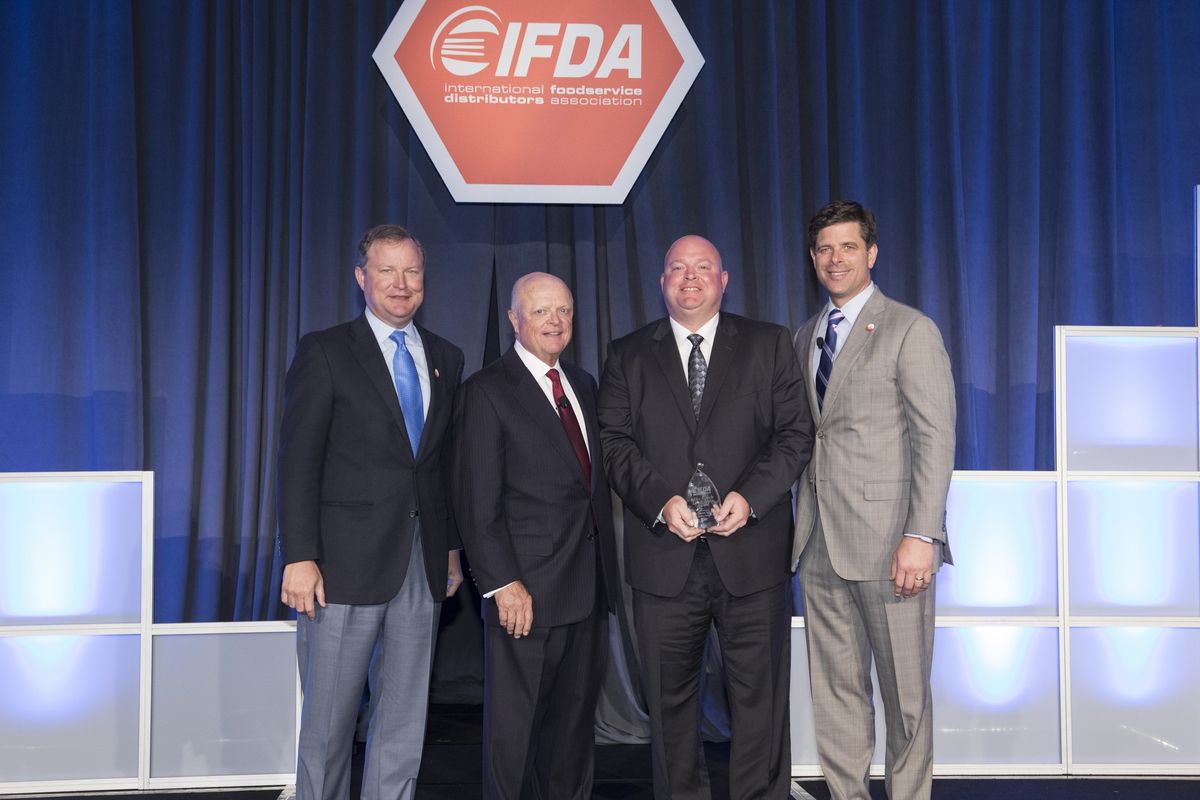 James Cheatham of Merchants Foodservice Receives Inaugural Mike Roach Leadership Award