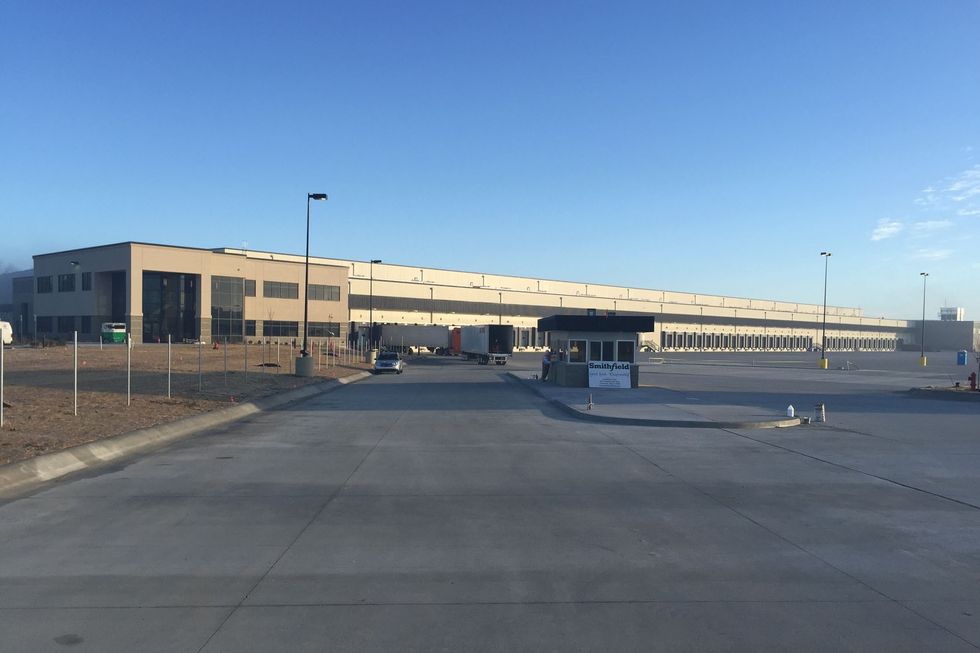 Cushman & Wakefield Completes $43M Sale-Leaseback of Distribution Center for Smithfield Foods