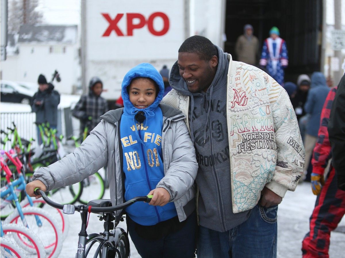 Man and girl with bicycles