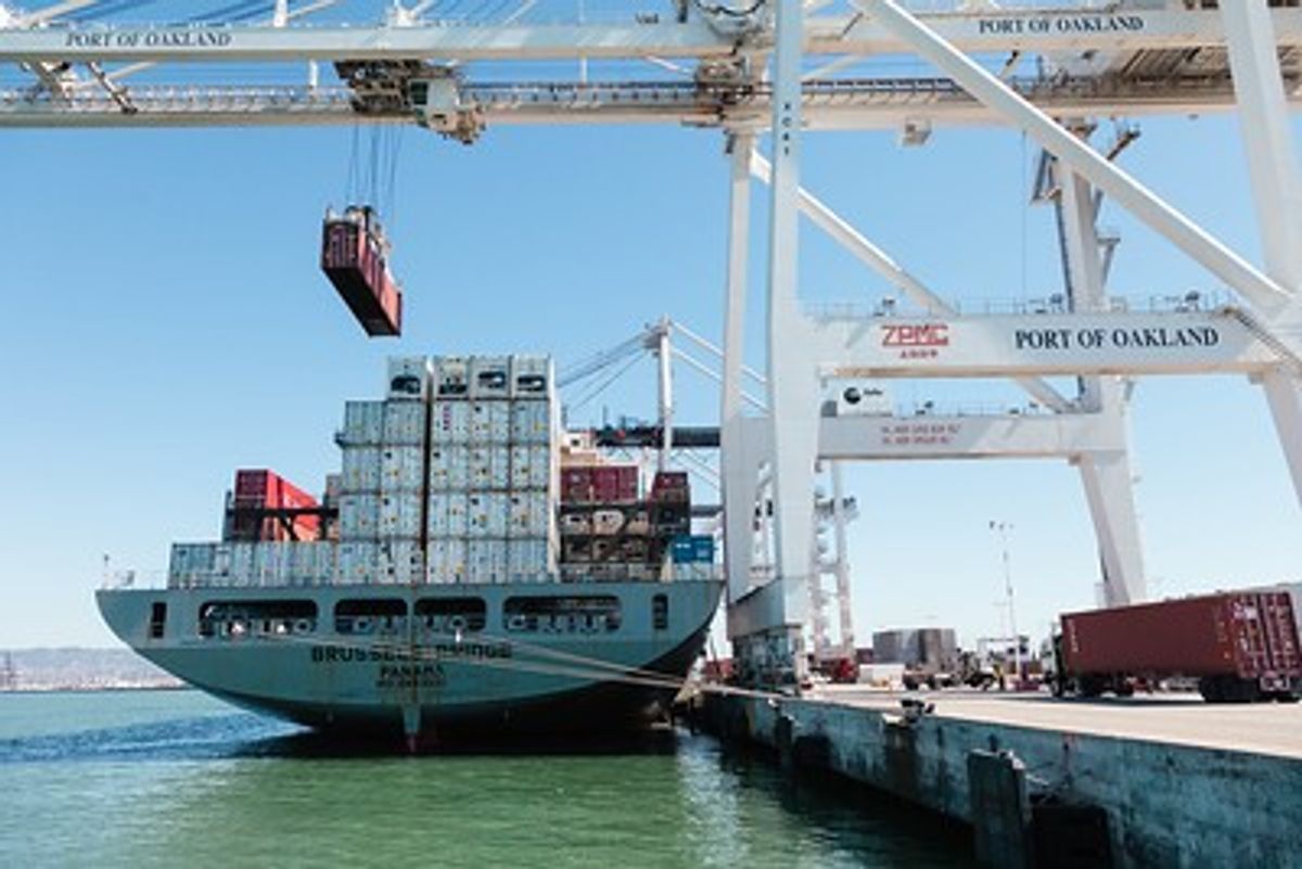 Port of Oakland April container volume