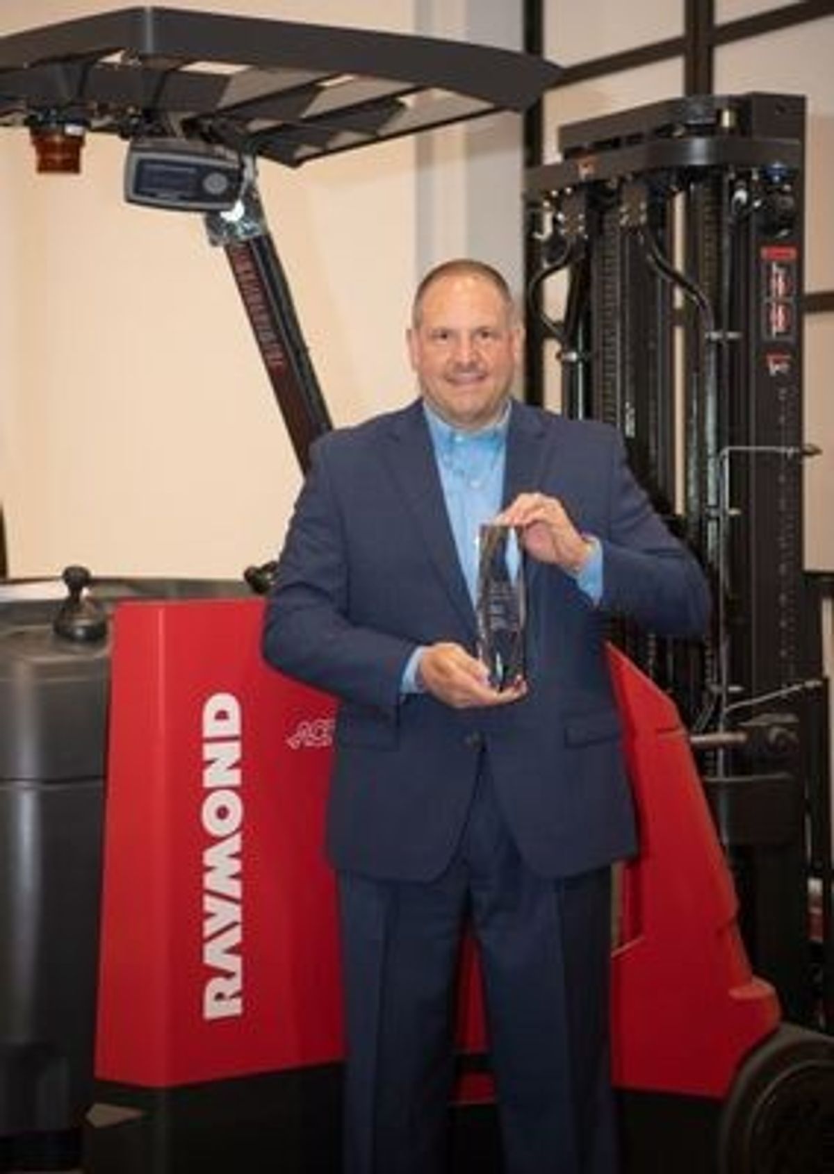 RAYMOND RECOGNIZED AS MANUFACTURING LEADERSHIP AWARDS 2021 WINNER