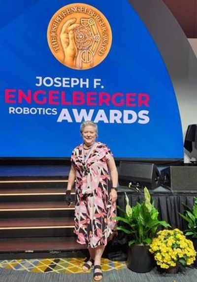 Roberta Nelson Shea from Universal Robots Receives ... - DC Velocity