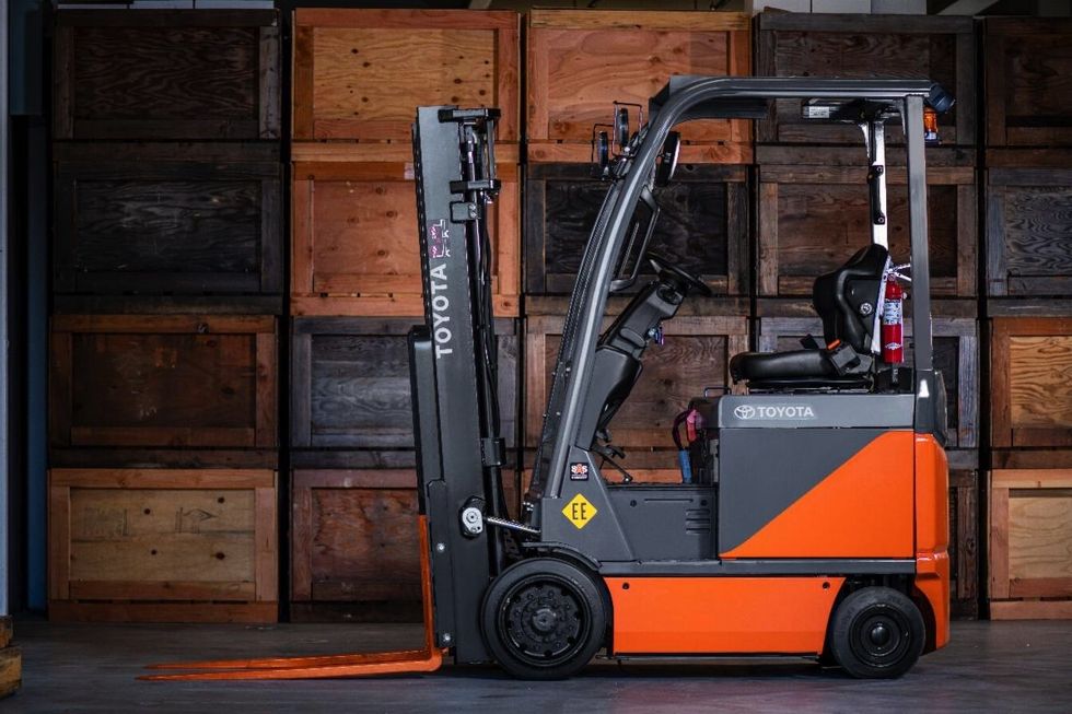 toyota electric lift truck