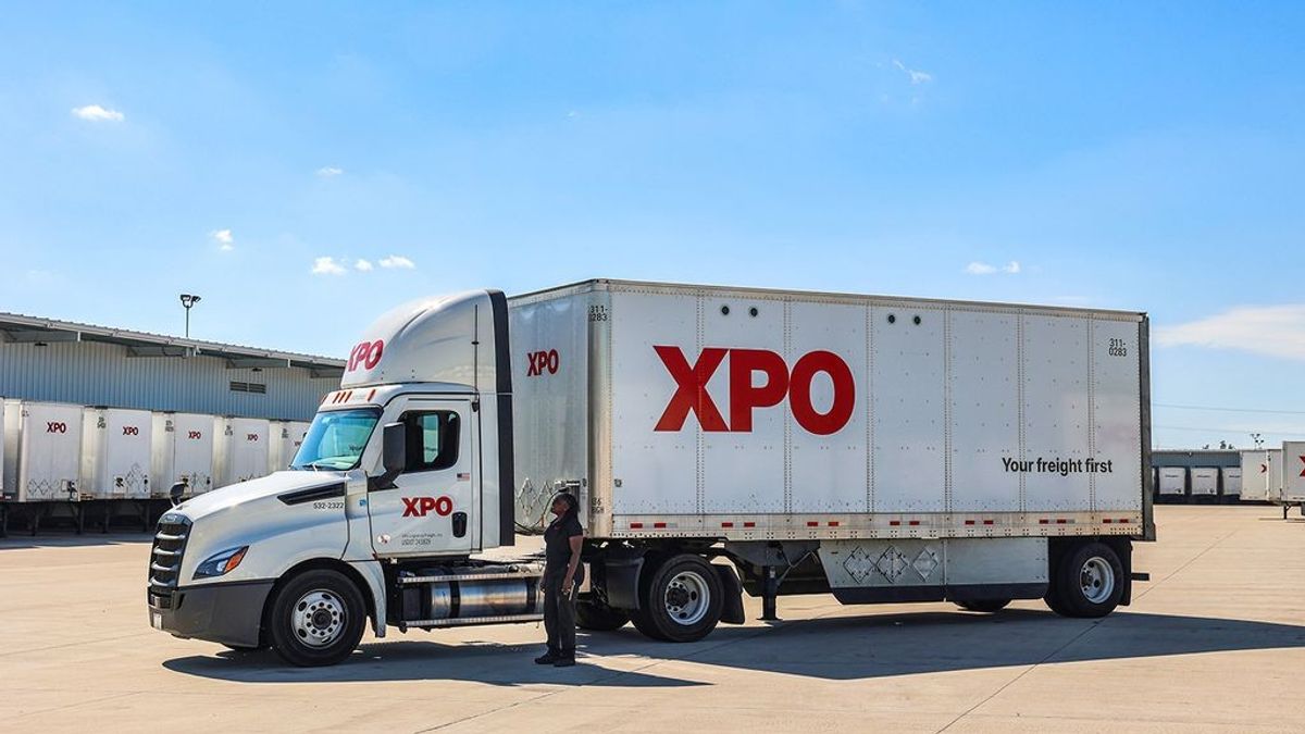 XPO_LTL_Driver_truck_yard_4E6A4662_web.jpeg